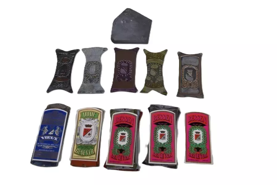Voor 5 stuks vintage “oude jenever” etiketten.